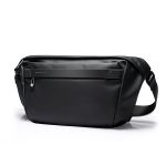 תיק צד קל משקל ובעל קיבולת גדולה מבית Bange בצבע שחור