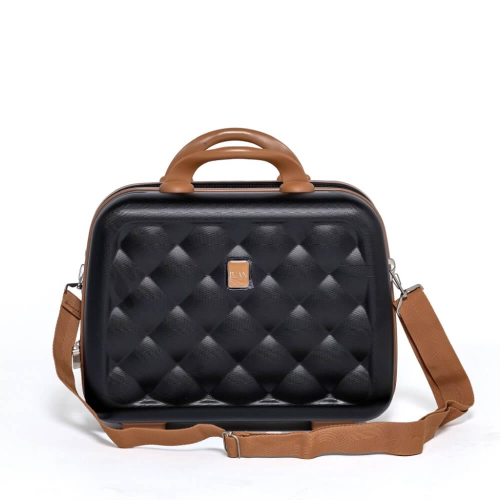 האביזרים הכי טרנדיים לטיסות – מה חובה לקחת איתכם